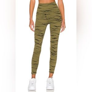 Beyond Yoga High Waisted Midi Leggings Olive Wood Jacquard NWT